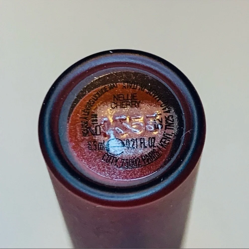 Gucci | Lipstick | Rouge A Levres Liquide Mat | Nellie Red - Picture 11 of 13